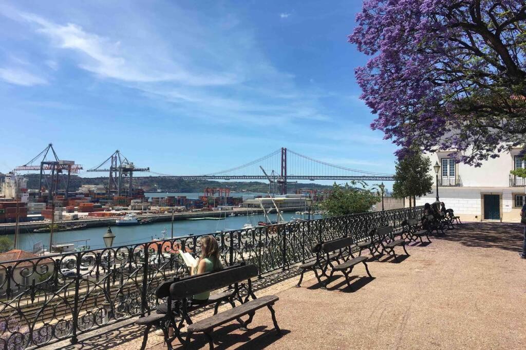 Two Bedroom Cozy Flat By River In Quiet Art Zone Lisboa Extérieur photo